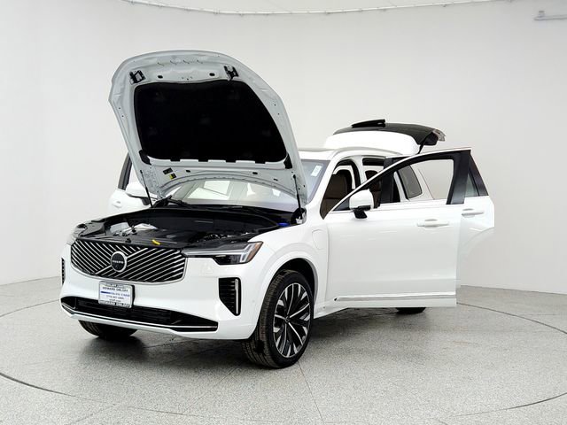 New 2026 Volvo XC90 T8 Plus w/ Protection Package Premier image 9