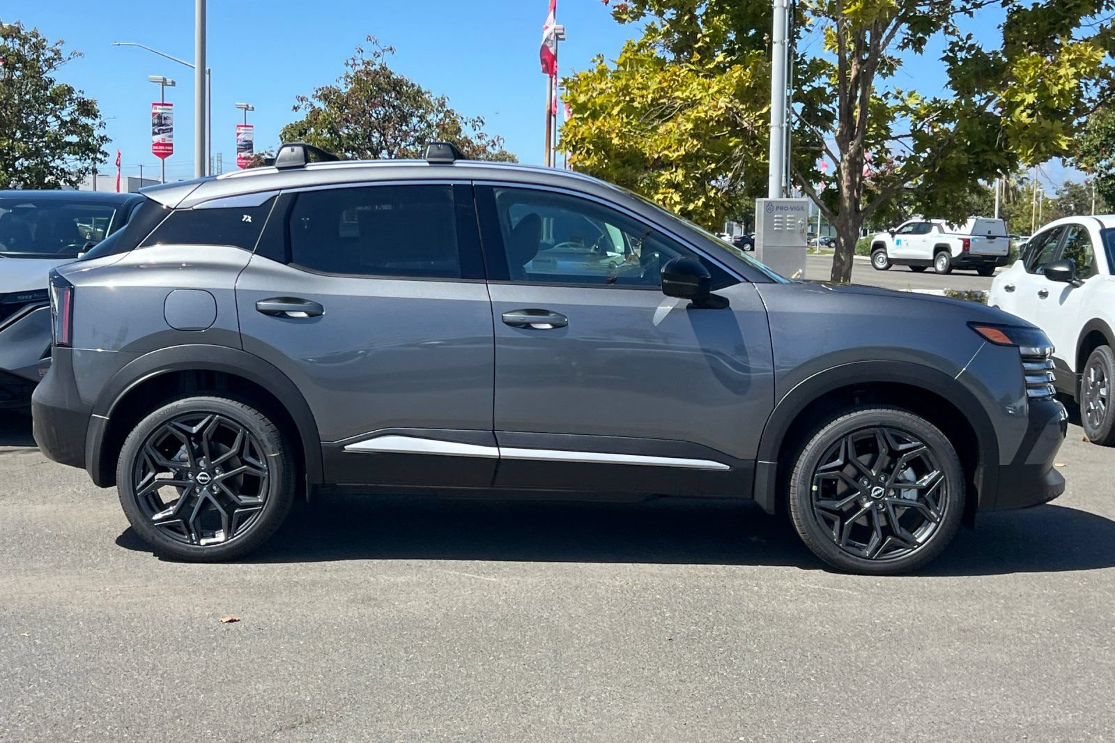 New 2027 Nissan Kicks SR FWD image 3