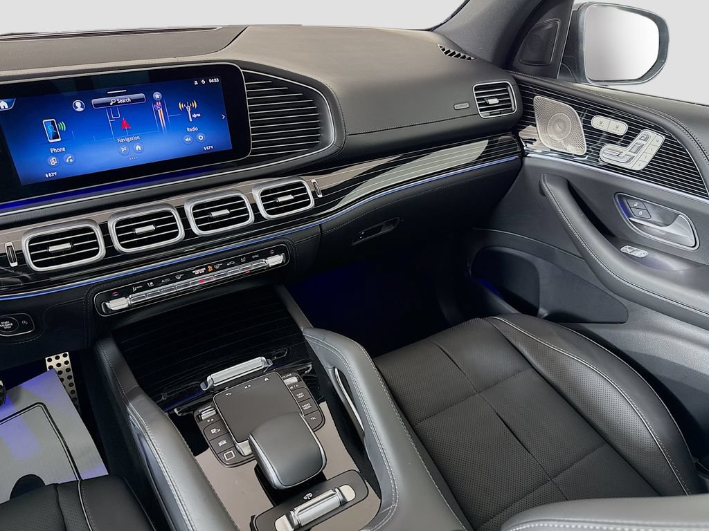 Used 2025 Mercedes-Benz GLS 580 4MATIC image 25