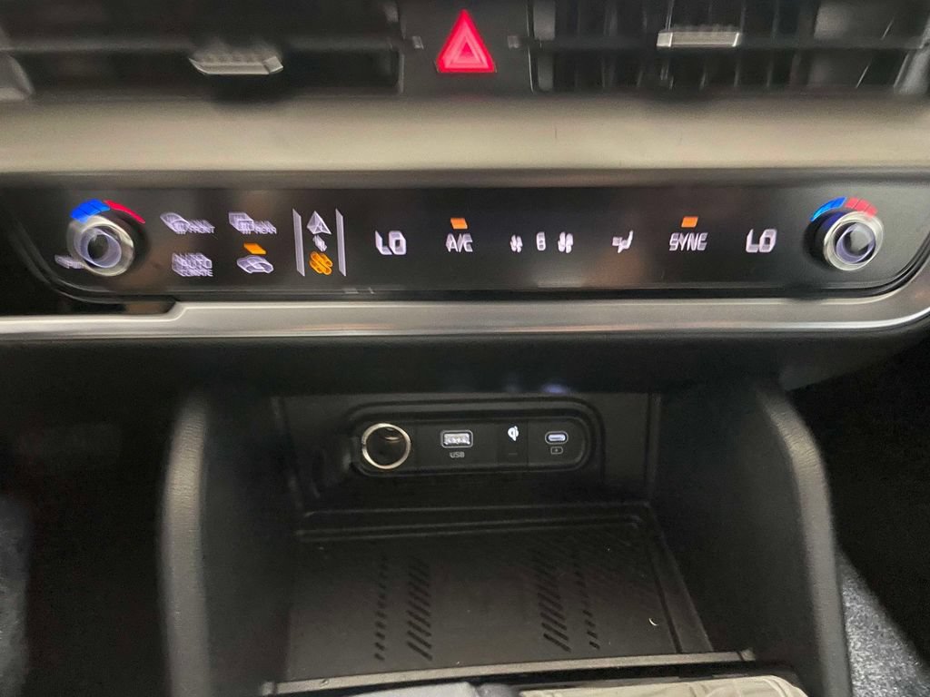 Used 2025 Kia Sportage EX FWD image 28