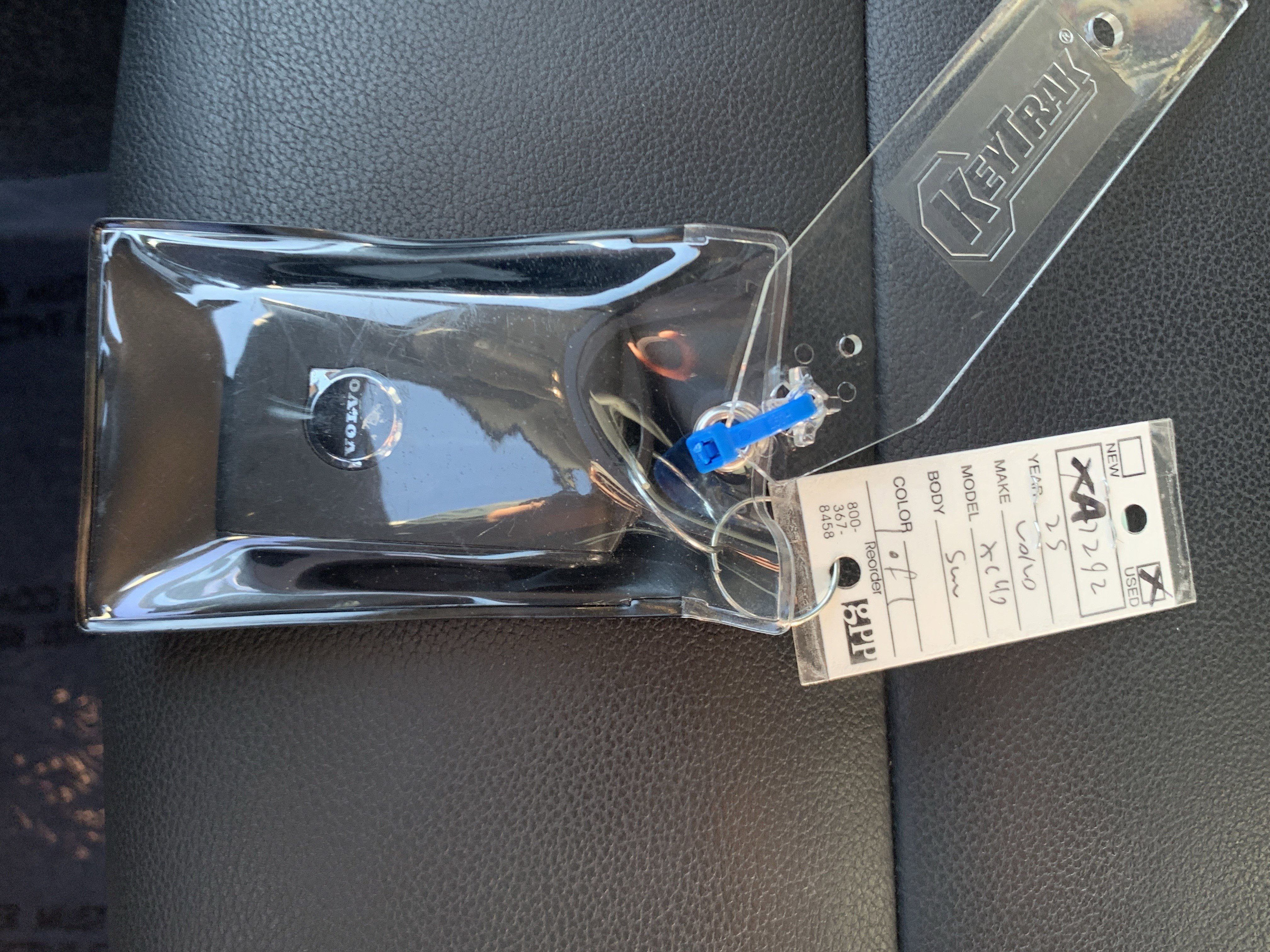 Used 2025 Volvo XC40 B5 Core image 37