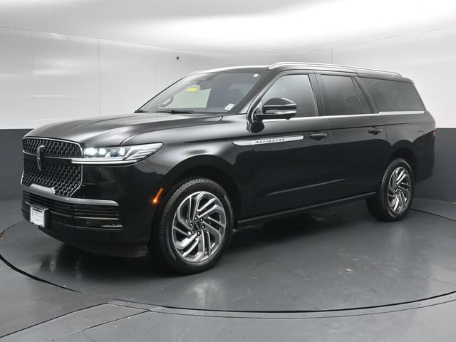 Certified 2025 Lincoln Navigator L Reserve AWD/4WD image 7