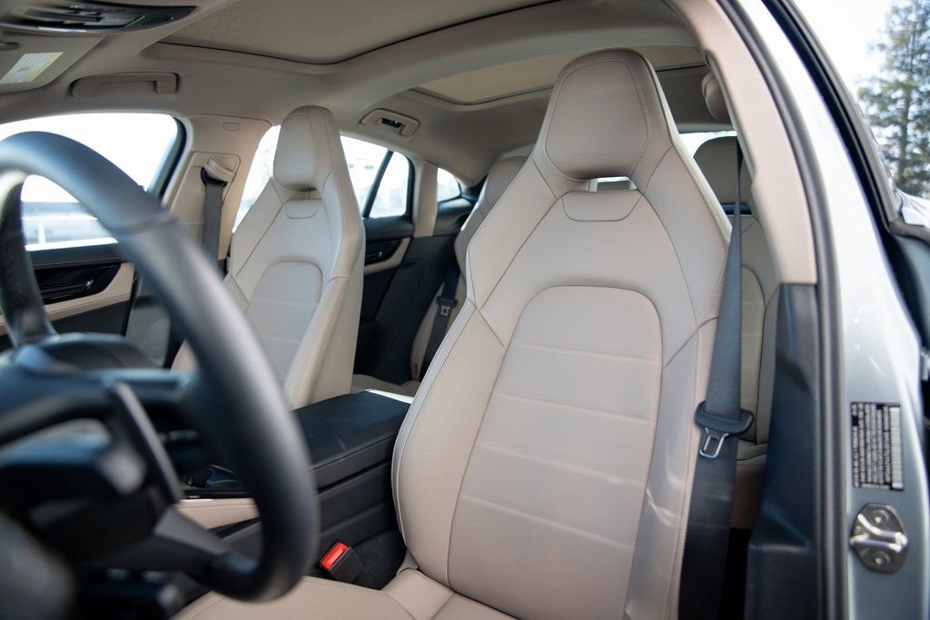 Certified 2025 Porsche Panamera image 5