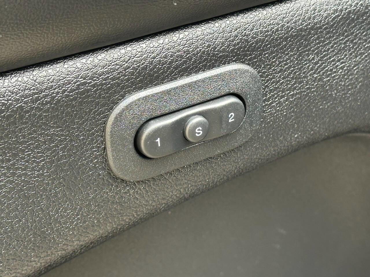 Used 2016 Dodge Durango Limited w/ Nav & Power Liftgate Group image 22