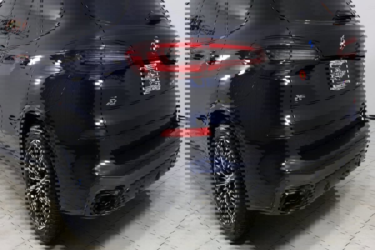 Used 2020 BMW X5 M50i w/ Premium Package image 49