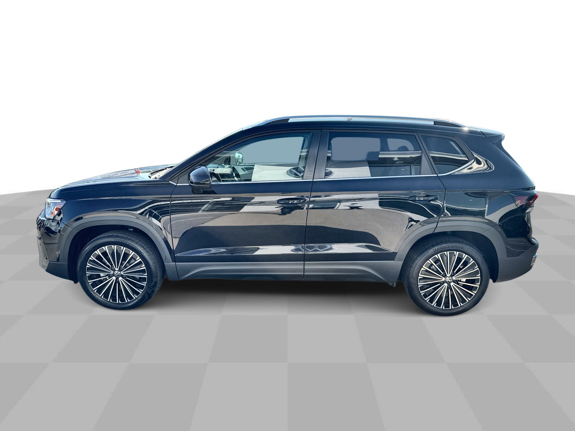 Certified 2025 Volkswagen Taos SE image 5