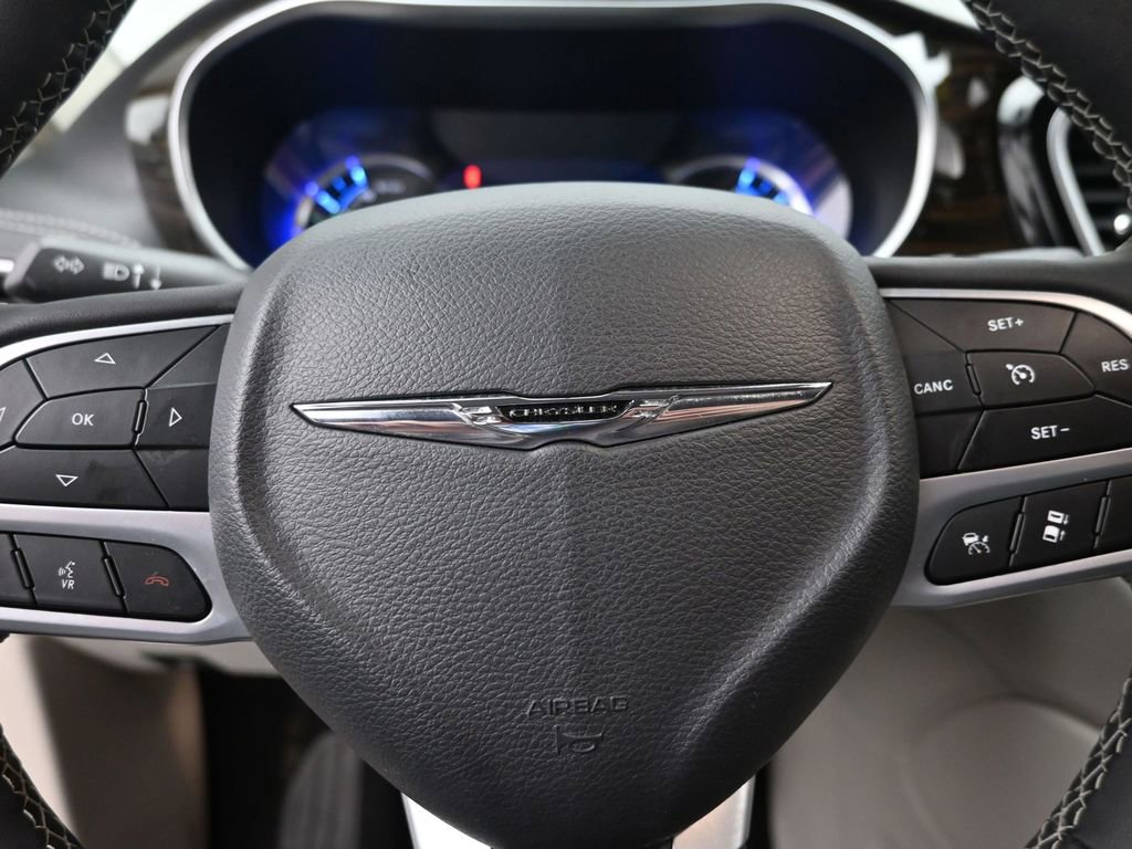 Used 2023 Chrysler Pacifica Limited image 15