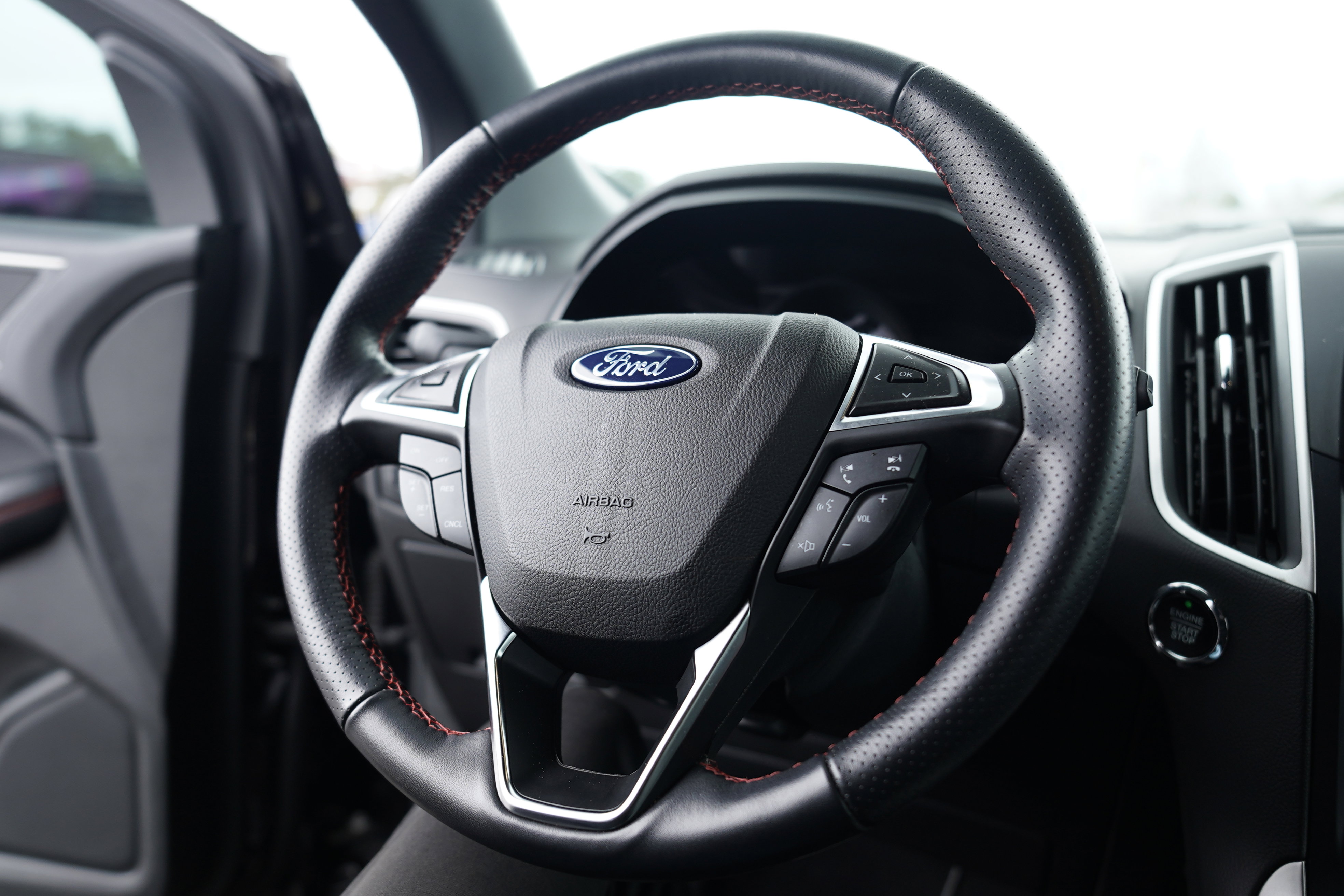 Used 2023 Ford Edge ST-Line image 12