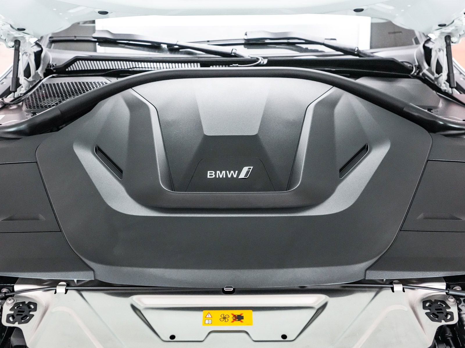 Certified 2025 BMW i4 eDrive40 w/ Premium Package RWD image 27