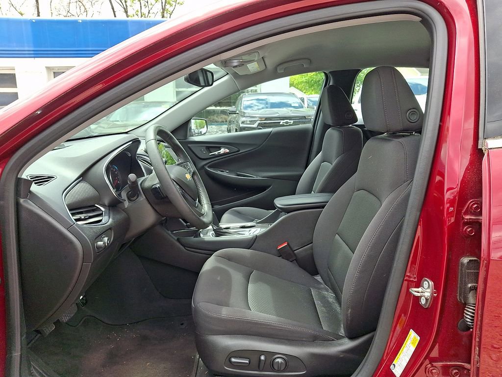 Used 2018 Chevrolet Malibu LT FWD image 13