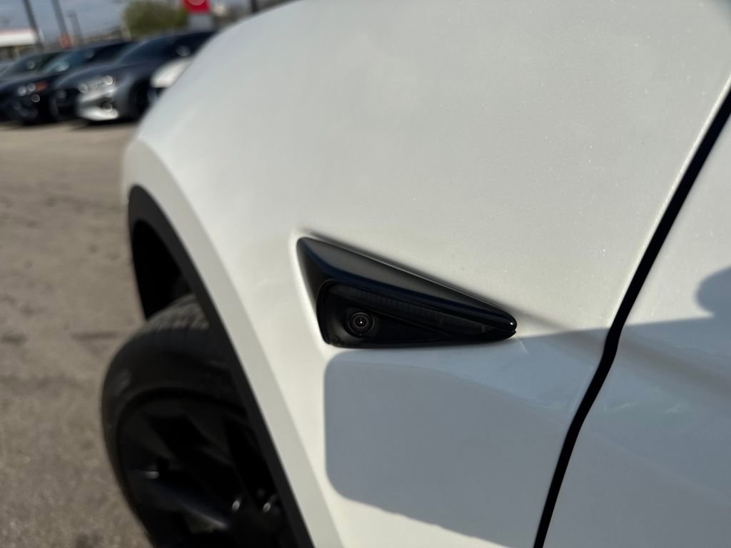 Used 2021 Tesla Model Y Long Range image 32