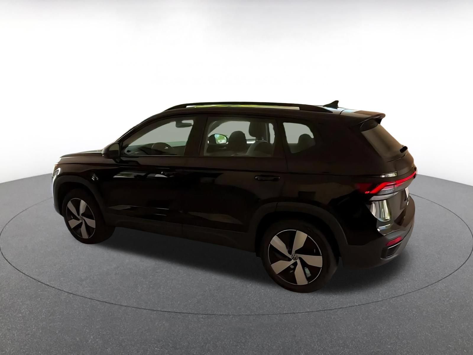 Used 2025 Volkswagen Taos S AWD/4WD image 10