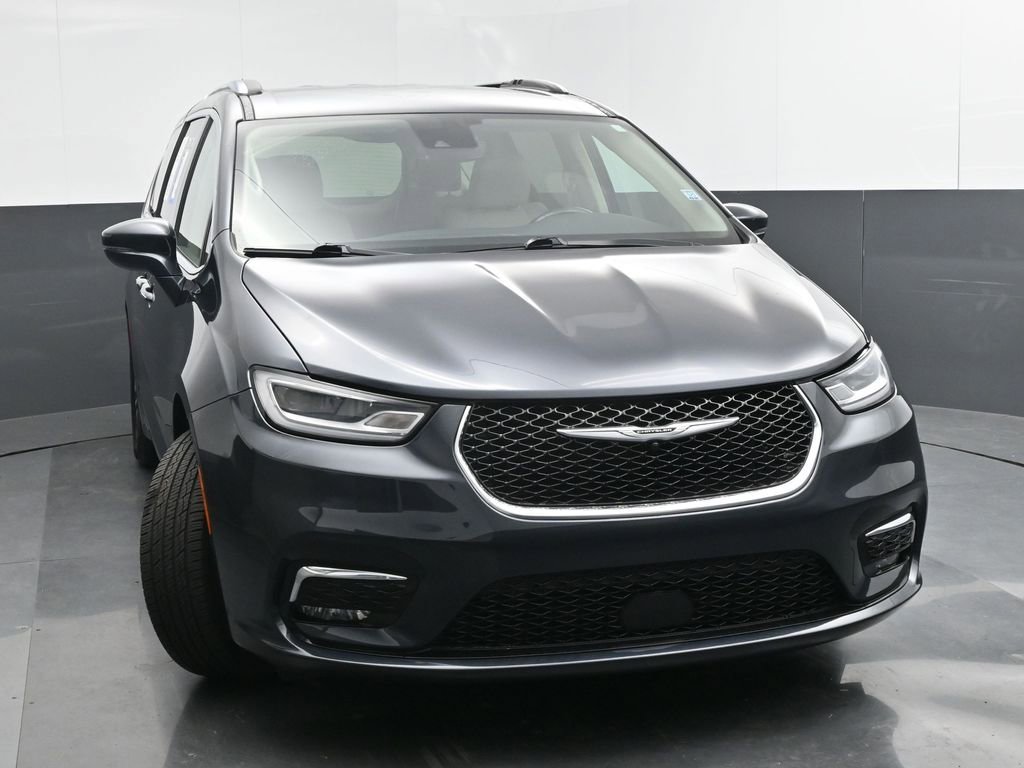 Used 2021 Chrysler Pacifica Touring-L image 8