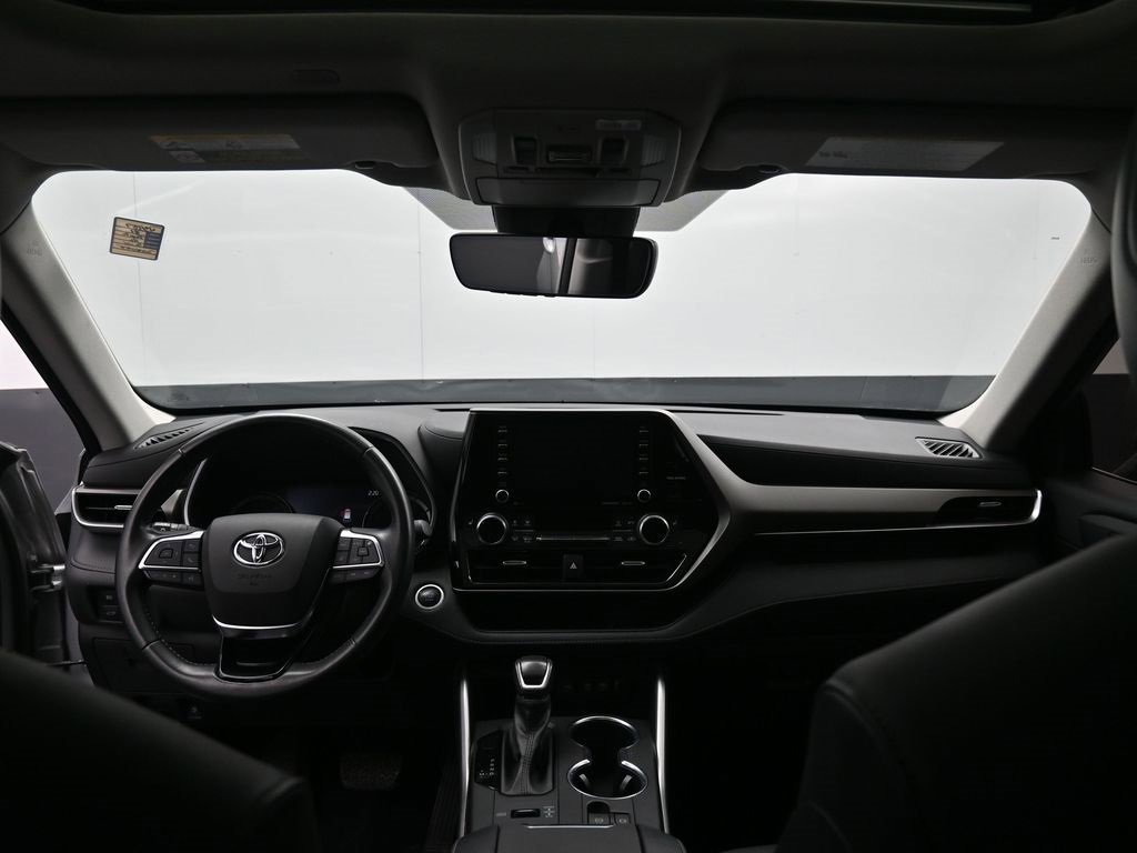 Used 2021 Toyota Highlander XLE image 27