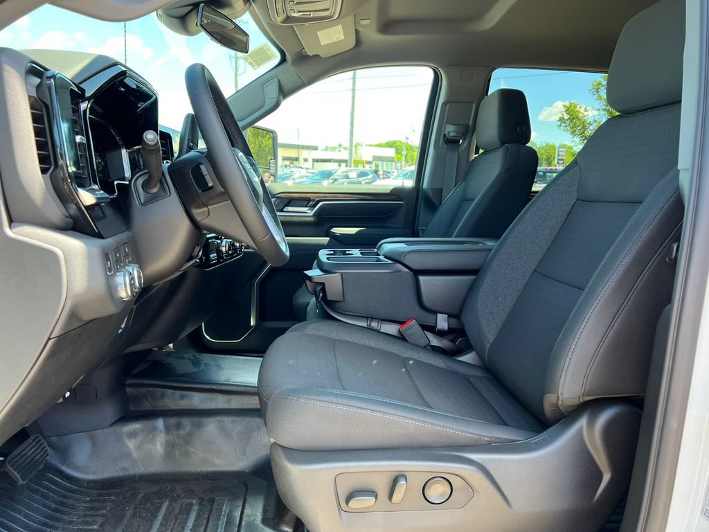New 2026 GMC Sierra 3500 SLE w/ SLE Value Package AWD/4WD image 4