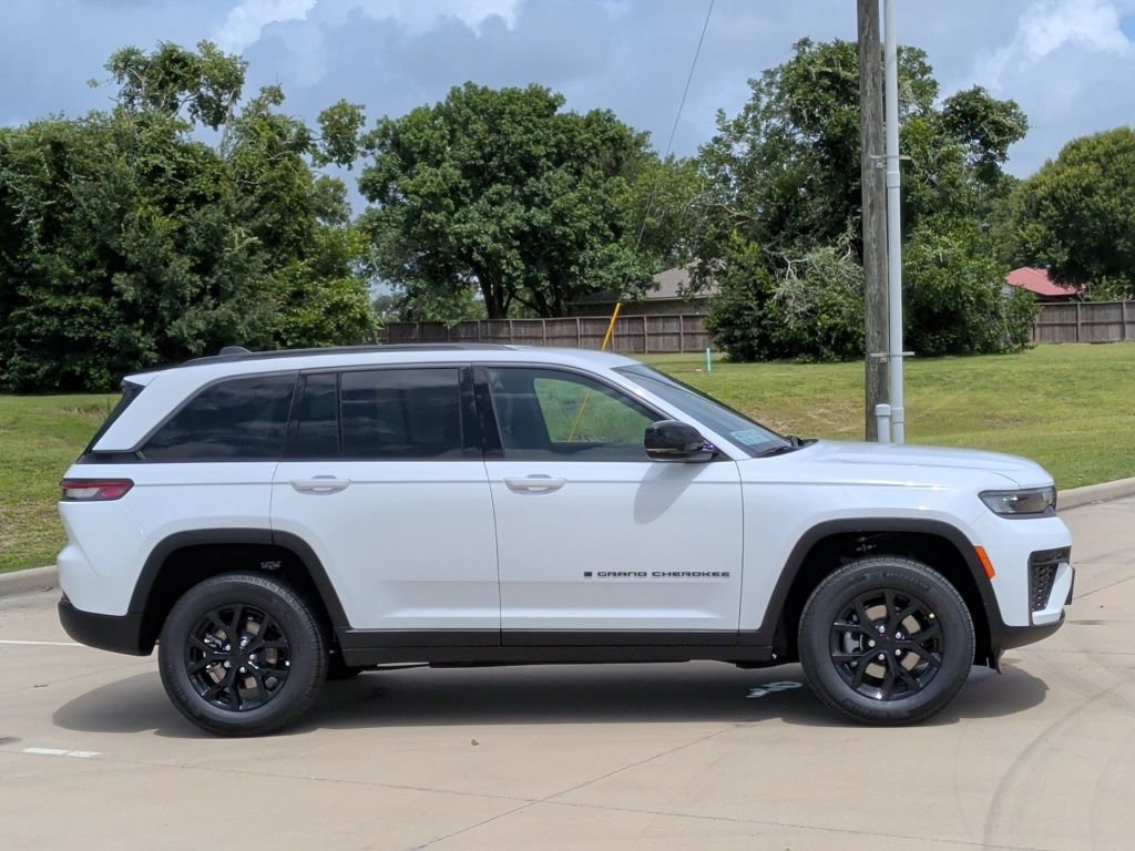 New 2026 Jeep Grand Cherokee Altitude RWD image 9