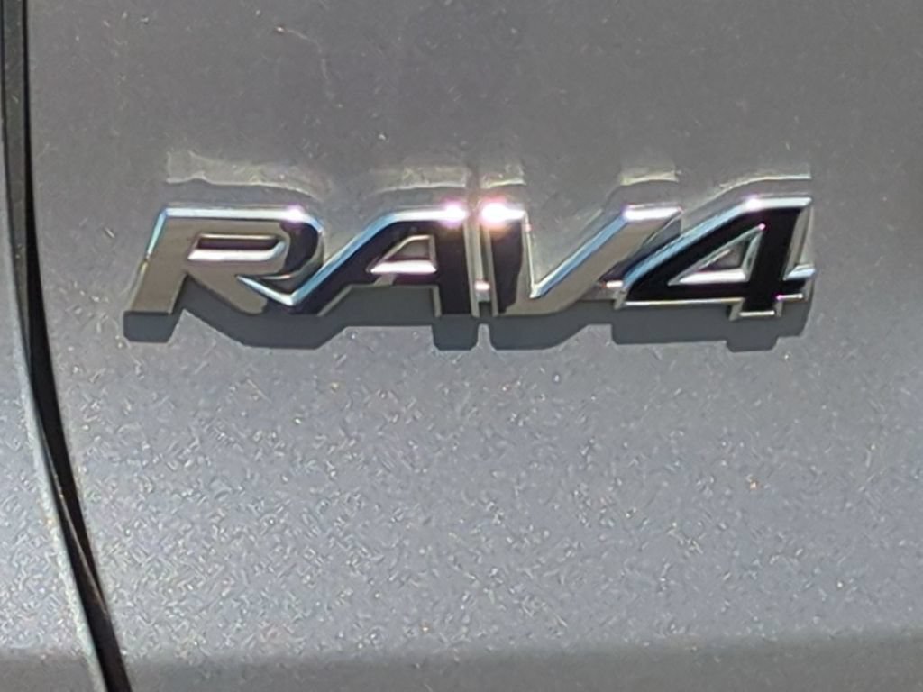 Used 2020 Toyota RAV4 XLE AWD/4WD image 10