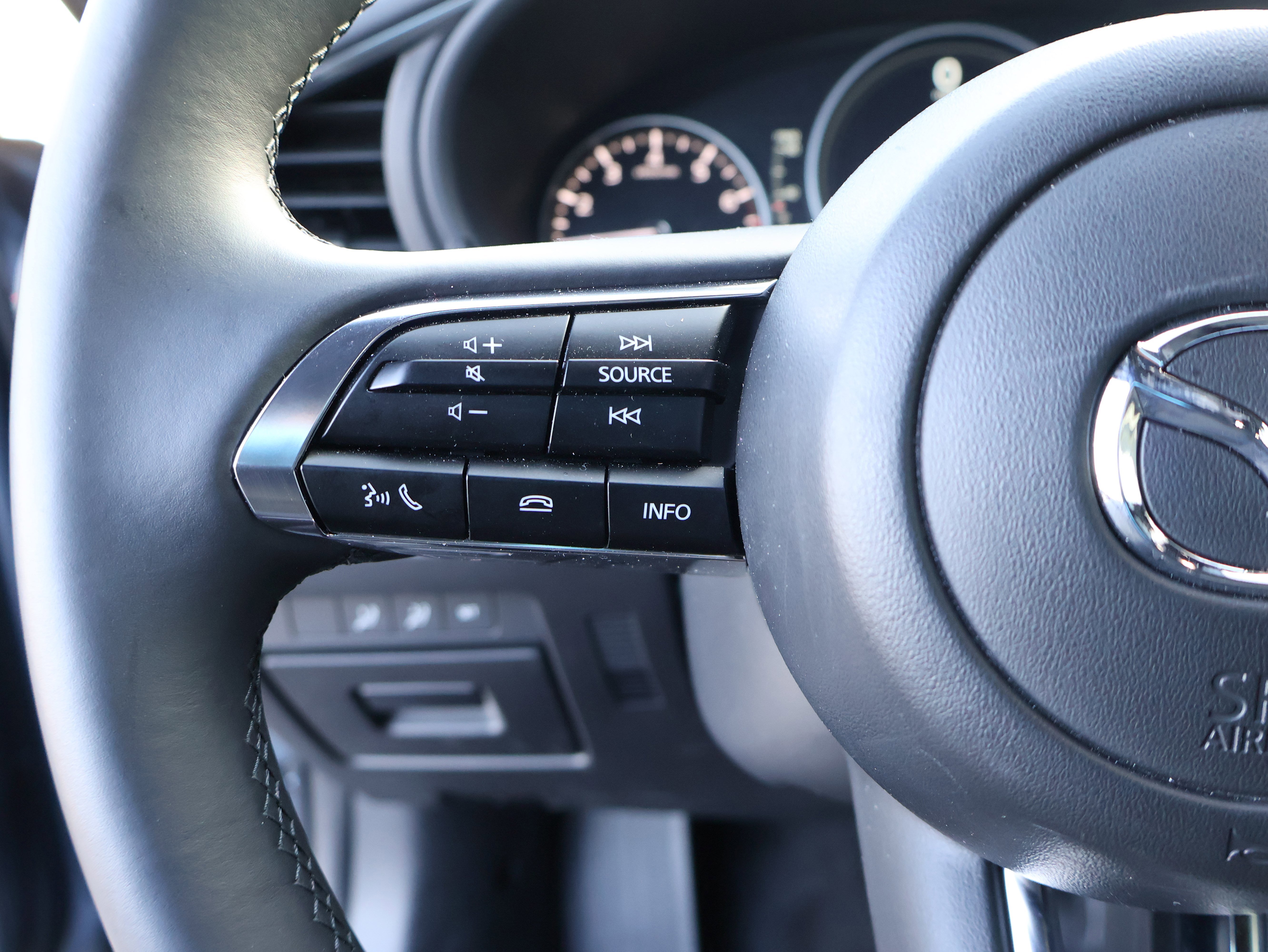 Certified 2025 MAZDA MAZDA3 Carbon image 33