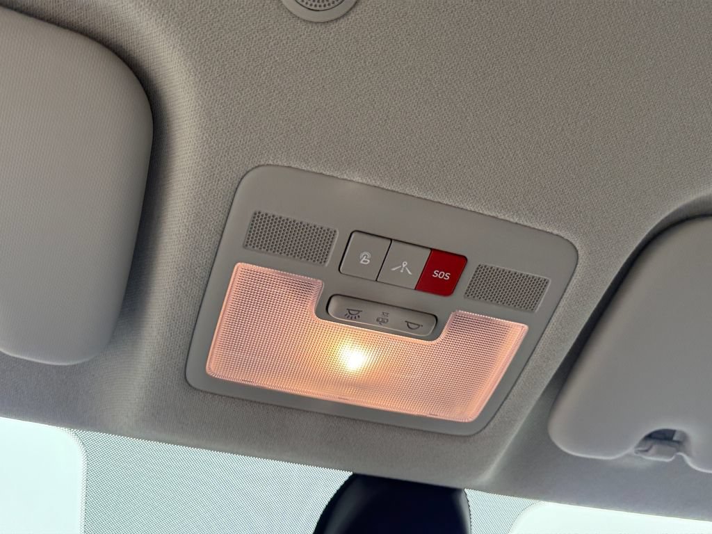 Certified 2022 Hyundai Venue Limited FWD image 28