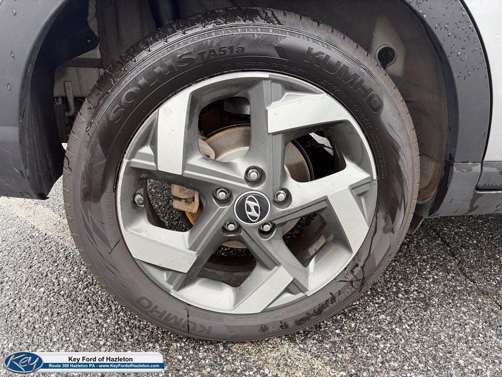Used 2025 Hyundai Venue SEL FWD image 11