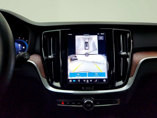 Certified 2025 Volvo V60 B5 Cross Country Plus image 28