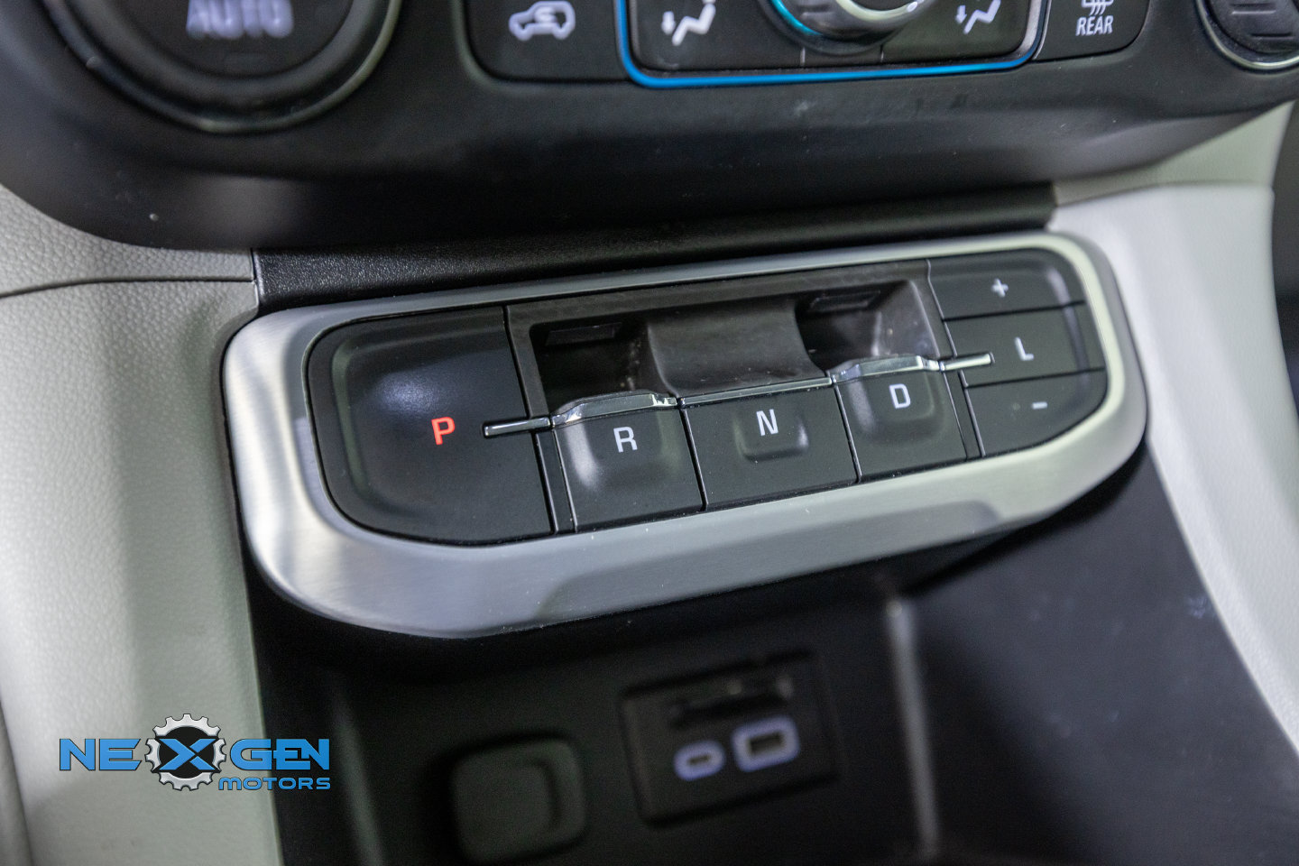 Used 2020 GMC Acadia SLT w/ LPO, Cargo Package AWD/4WD image 25