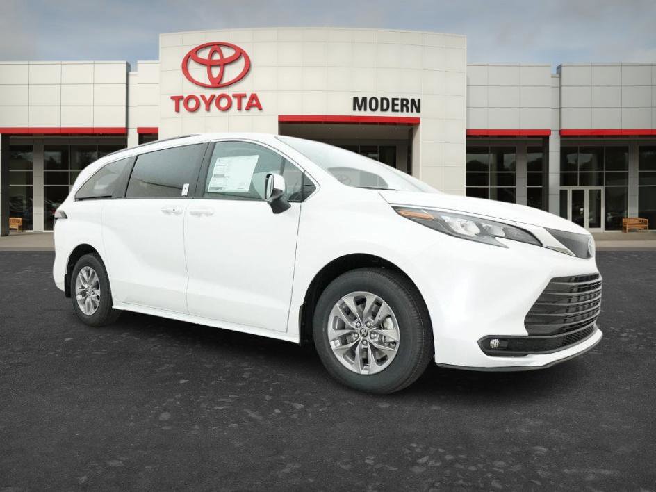 New 2026 Toyota Sienna XLE FWD image 11