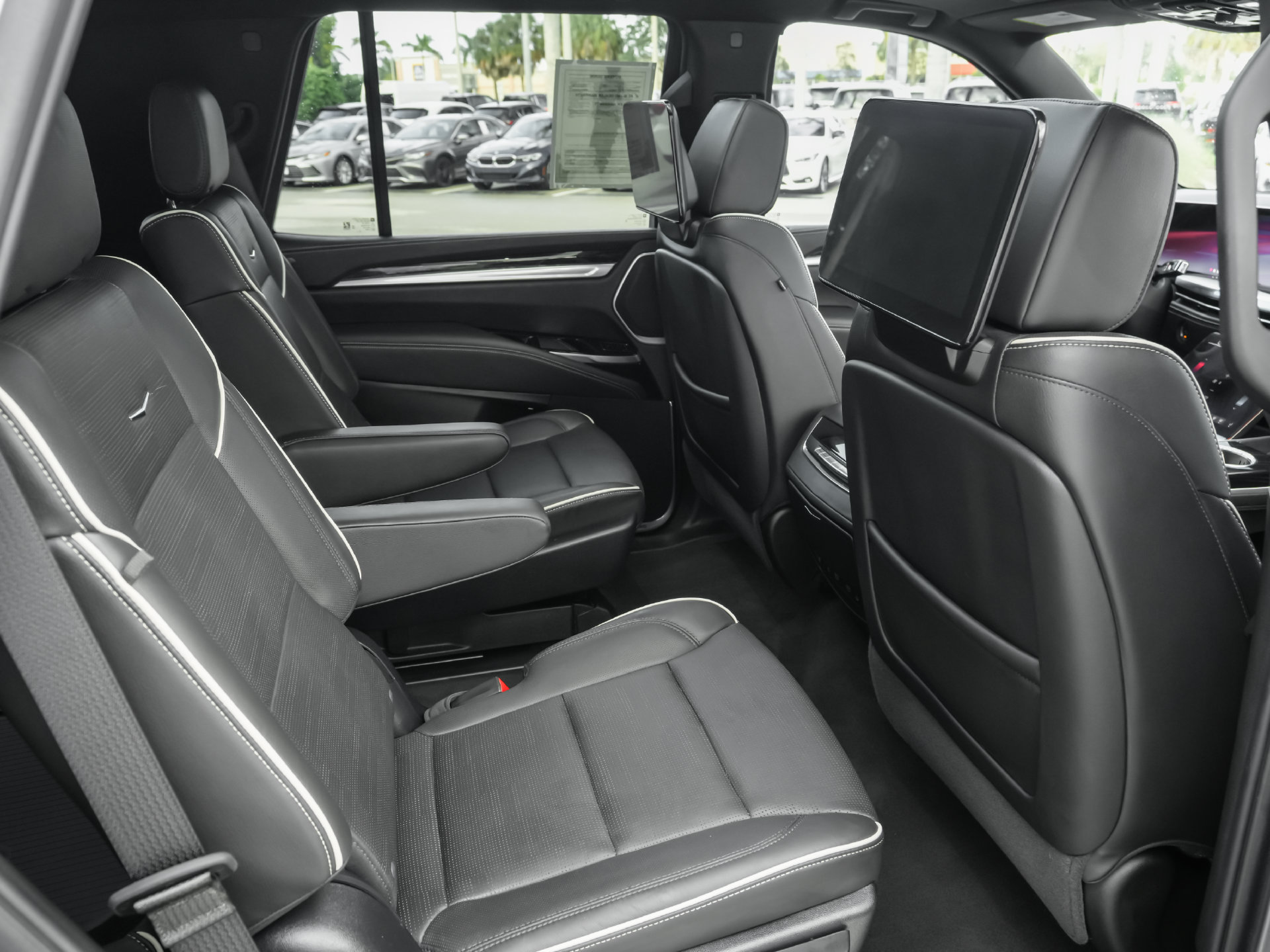 Used 2025 Cadillac Escalade Sport w/ LPO, ONYX Package AWD/4WD image 6