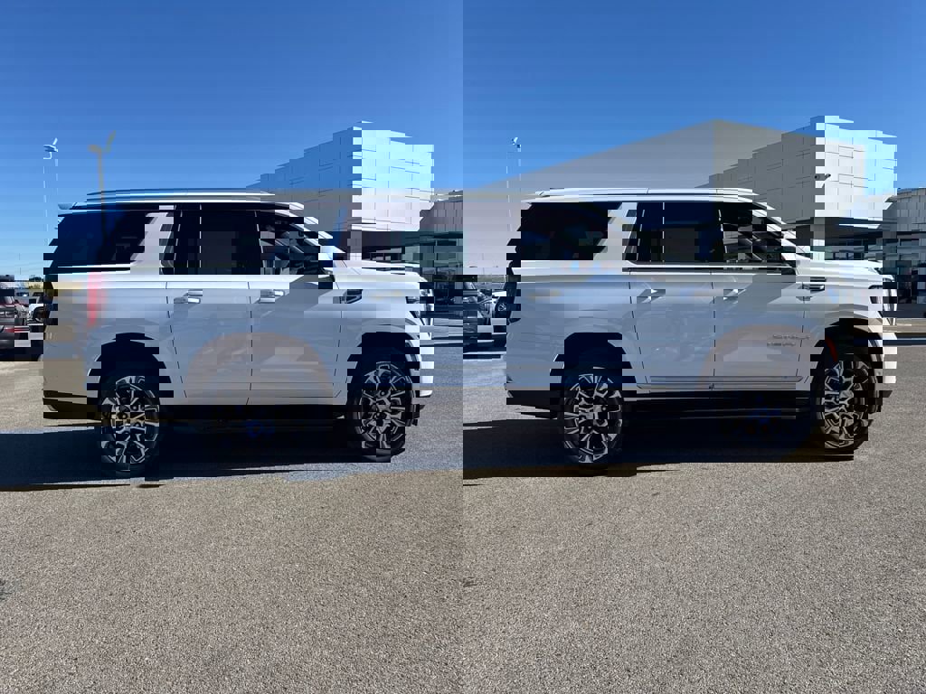 New 2026 GMC Yukon XL Denali w/ LPO, Floor Liner Package image 7