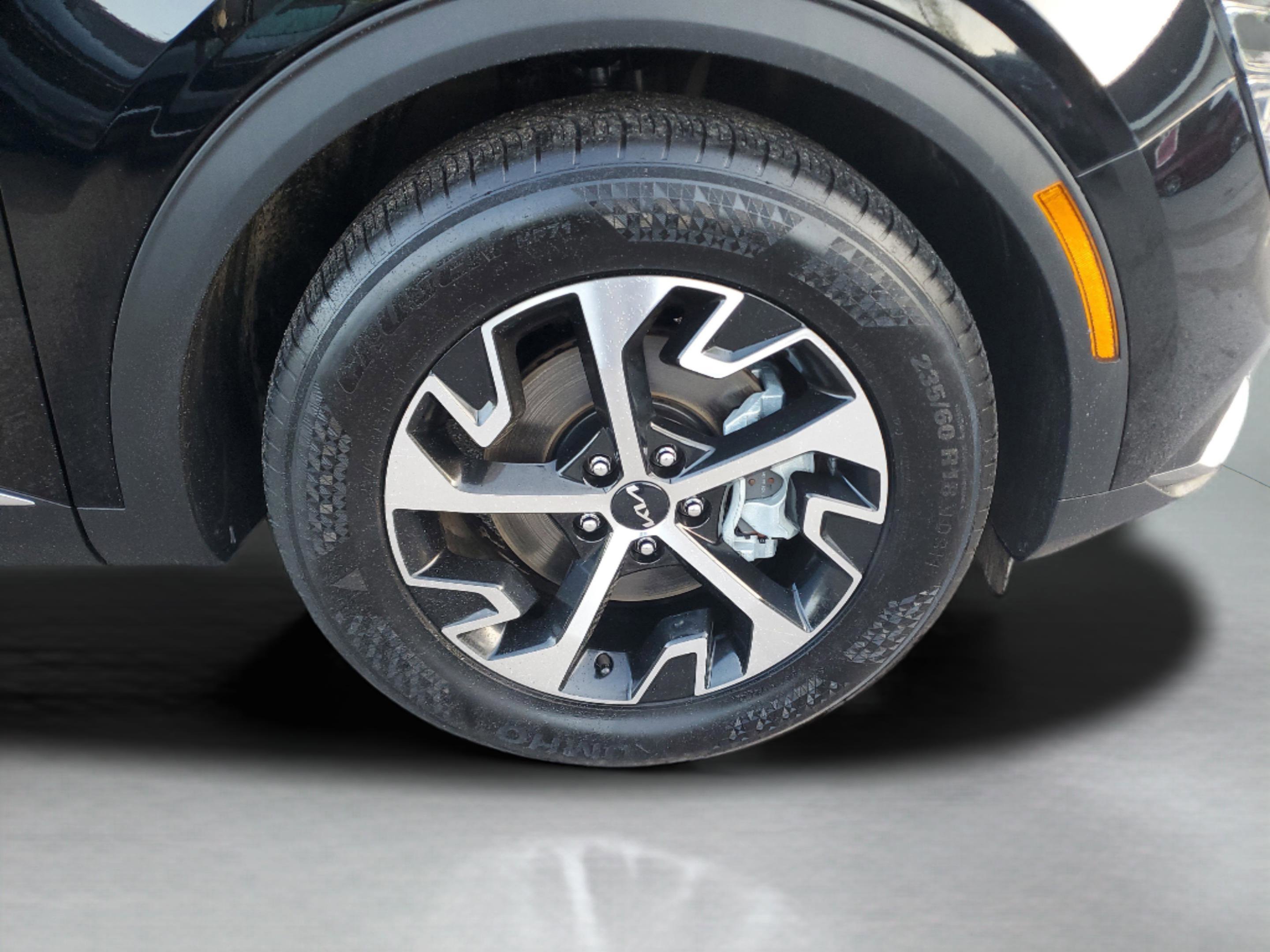 Certified 2025 Kia Sportage EX w/ Premium Package image 6