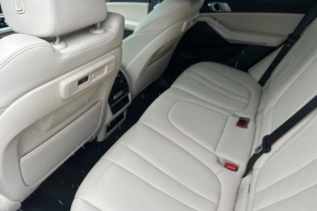 Used 2022 BMW X5 sDrive40i w/ Climate Comfort Package image 10