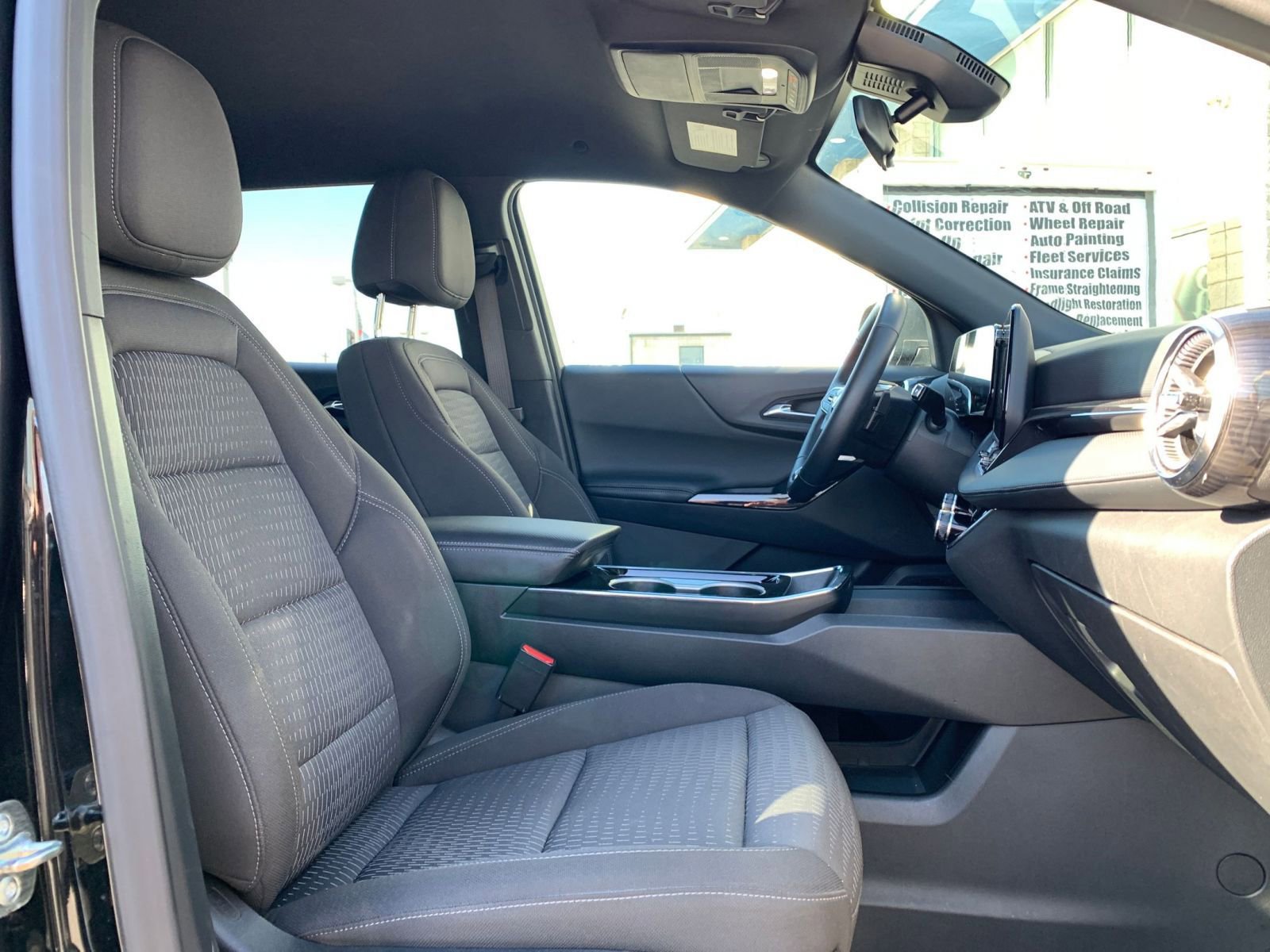 Used 2025 Chevrolet Equinox LT image 35