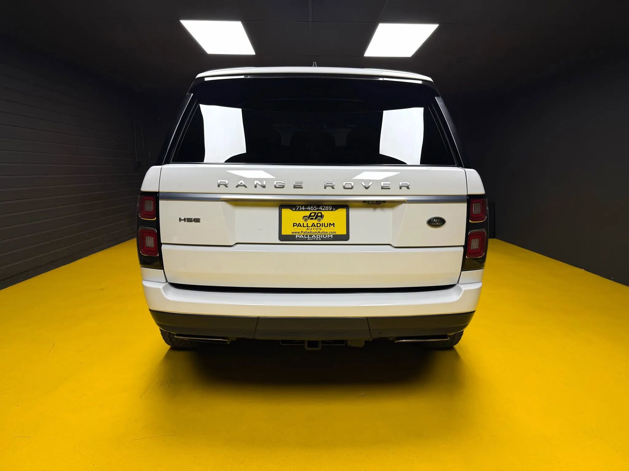 Used 2018 Land Rover Range Rover HSE AWD/4WD image 4