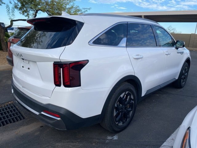 Used 2024 Kia Sorento S image 3