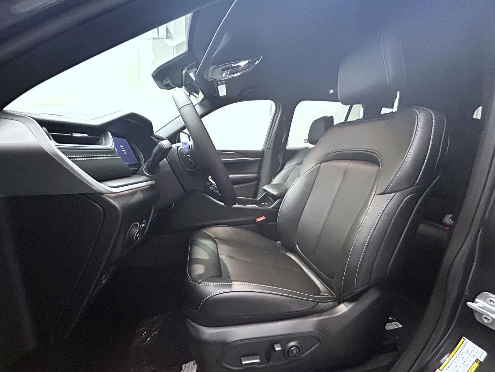 New 2025 Jeep Grand Cherokee Limited image 10