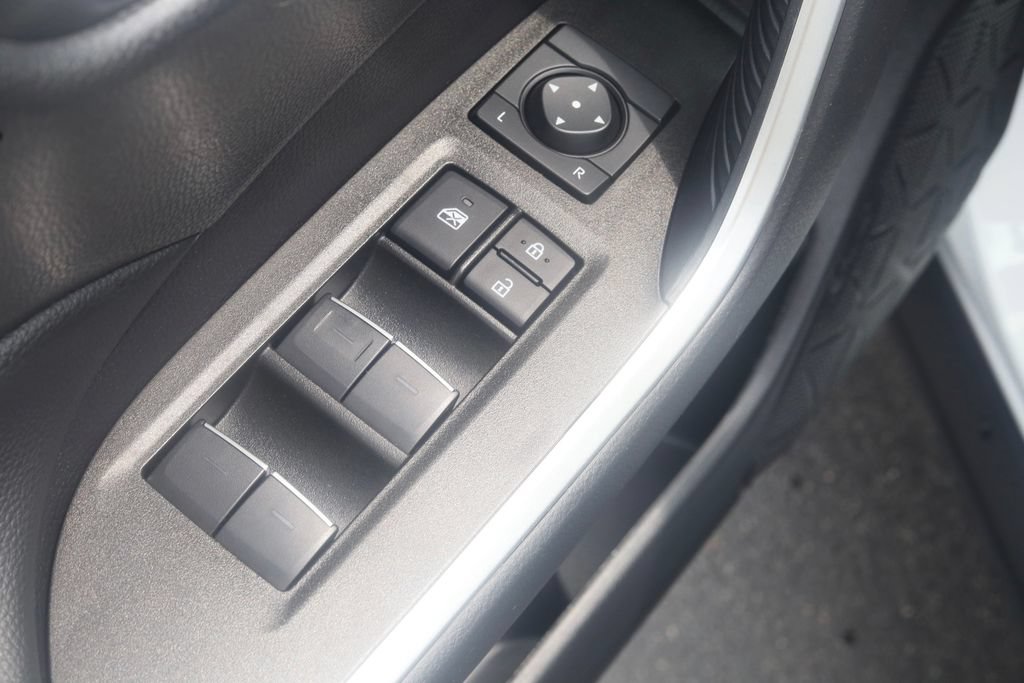 Used 2025 Toyota RAV4 XLE AWD/4WD image 29