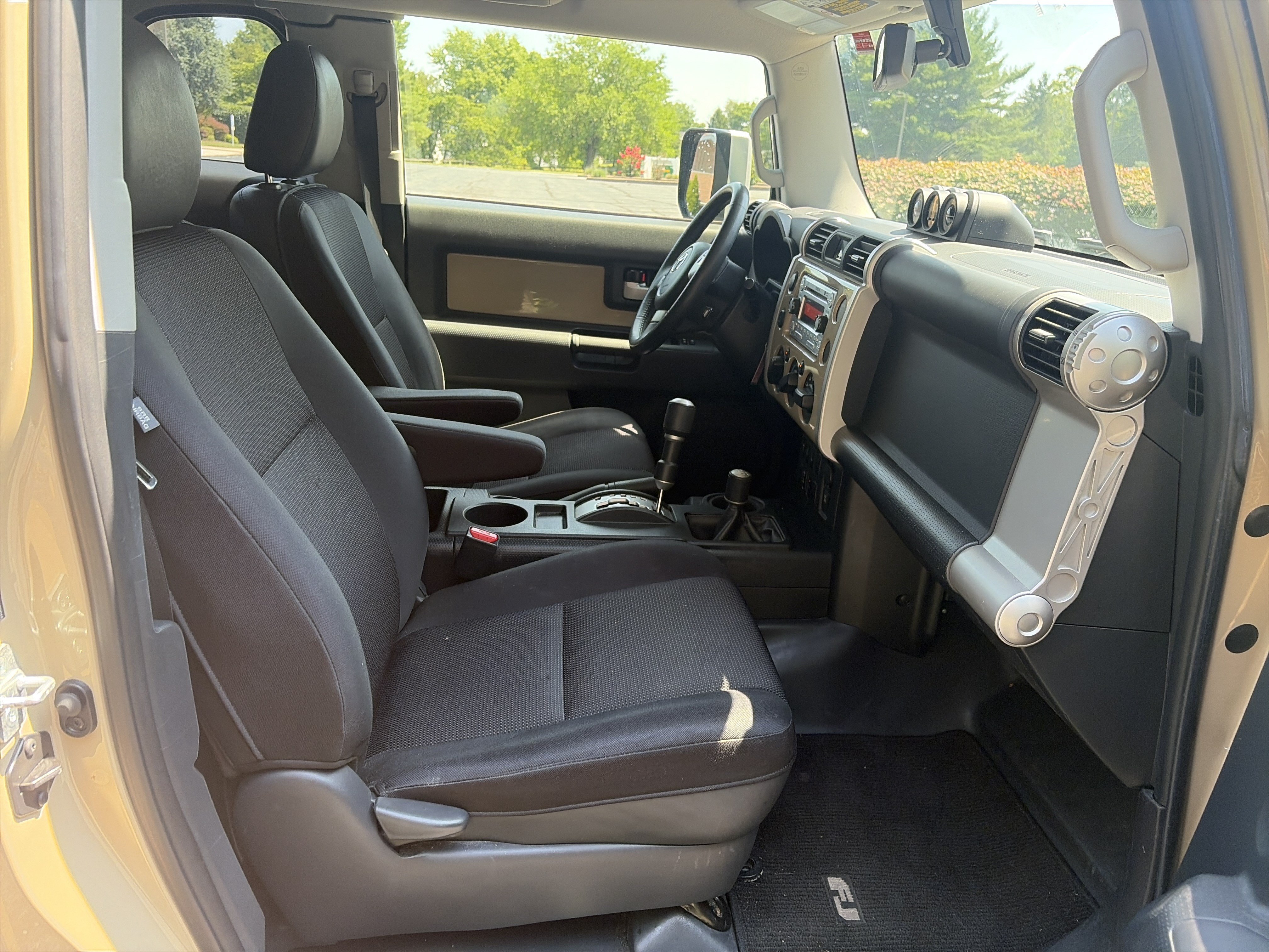 Used 2014 Toyota FJ Cruiser 4WD w/ Upgrade Package image 25