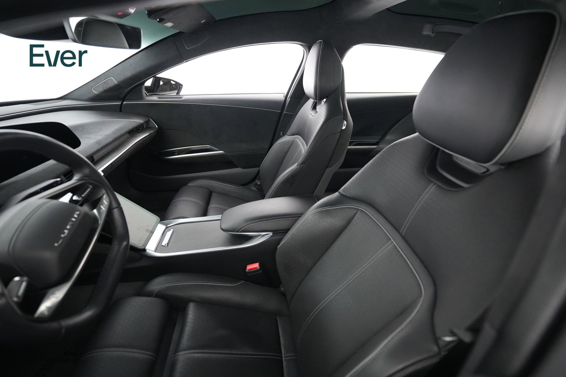 Used 2023 Lucid Air Grand Touring image 4