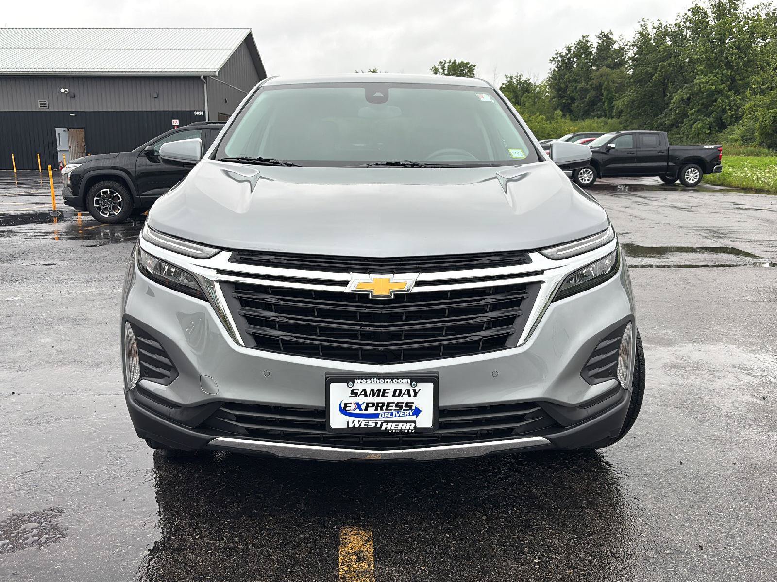 Used 2024 Chevrolet Equinox LT AWD/4WD image 2