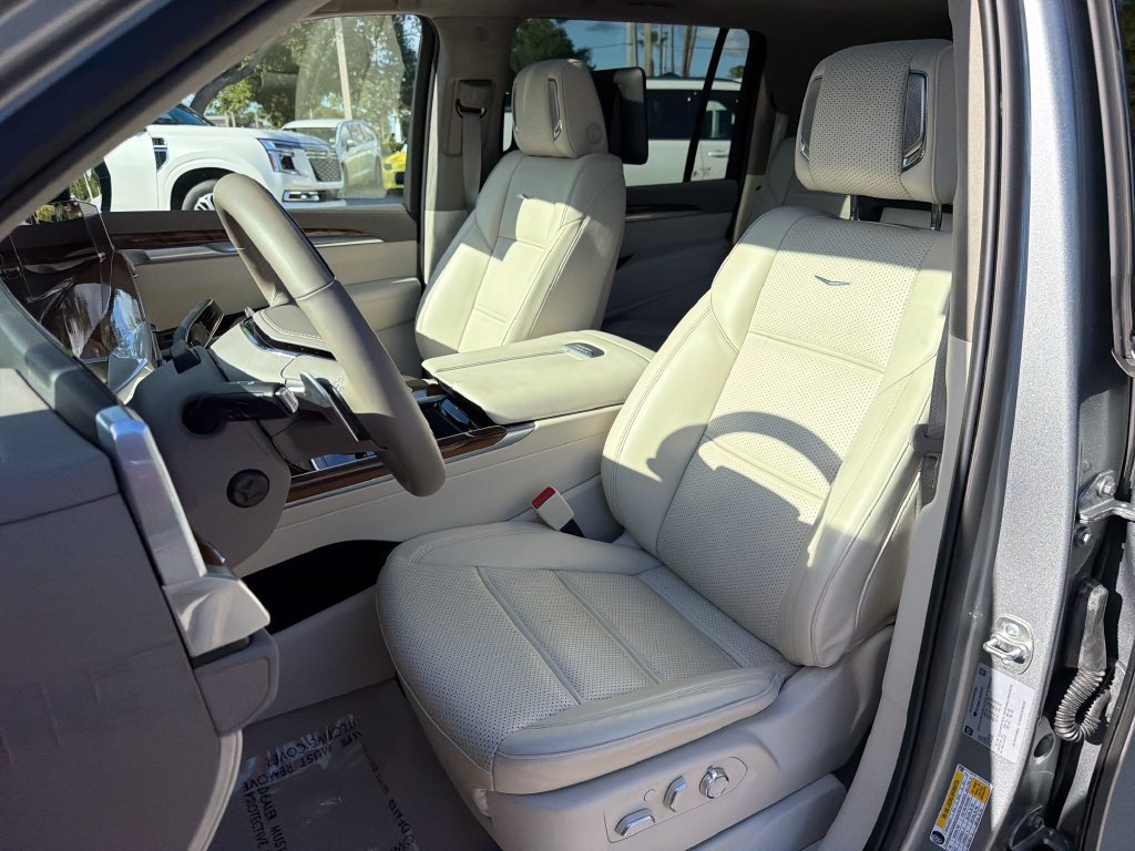 Used 2025 Cadillac Escalade ESV Sport Platinum w/ LPO, Floor Liner Package AWD/4WD image 31