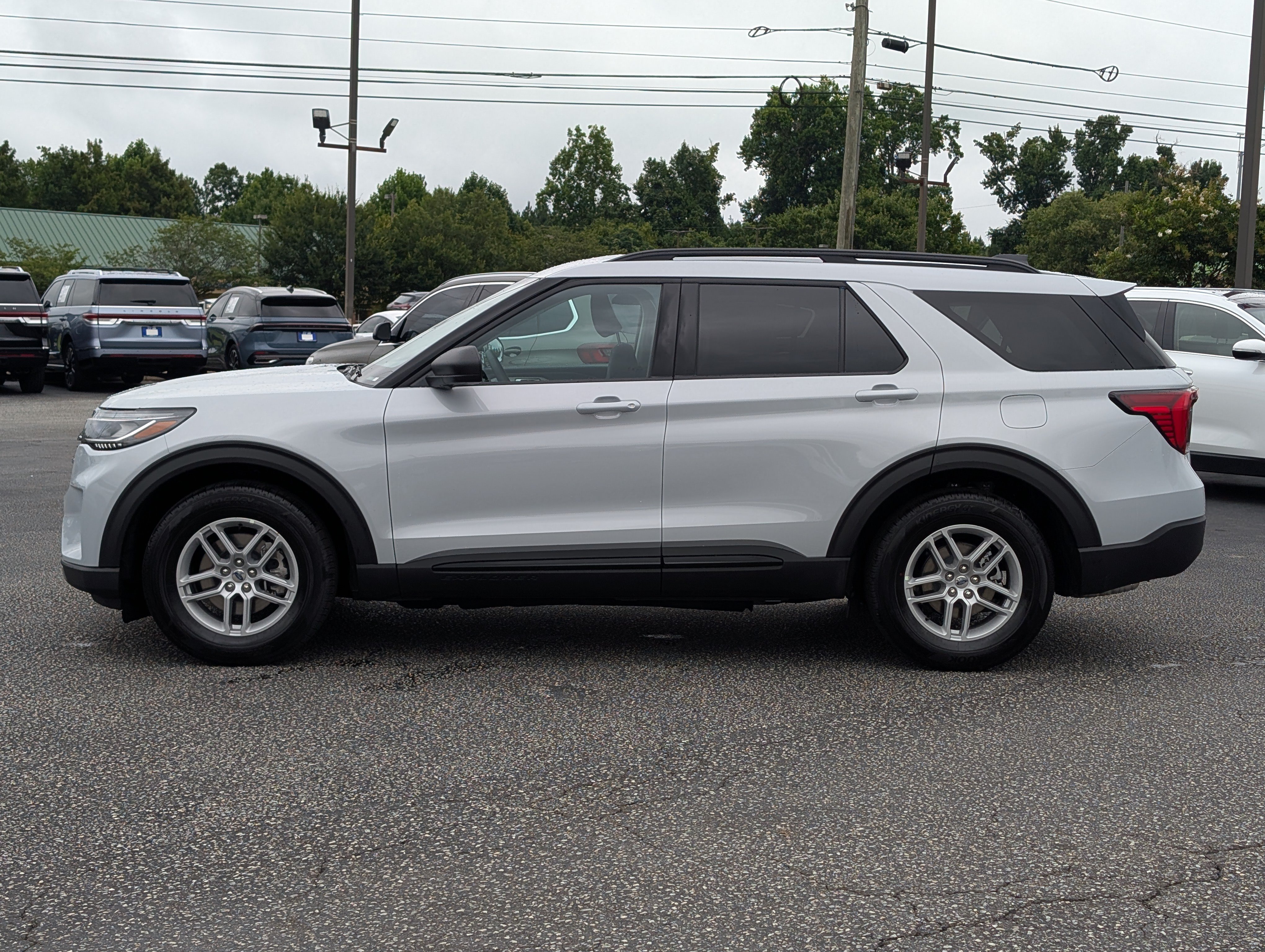 New 2026 Ford Explorer Active RWD image 14