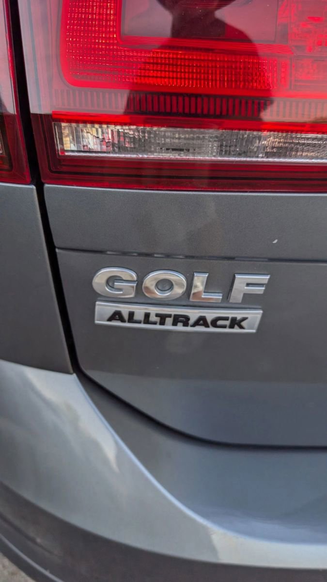 Used 2017 Volkswagen Golf Alltrack SE image 12