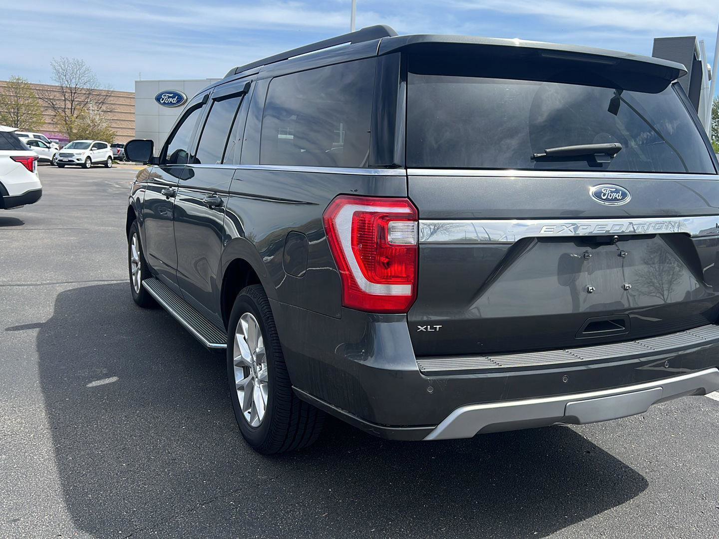 Used 2020 Ford Expedition Max XLT w/ Equipment Group 202A AWD/4WD image 9