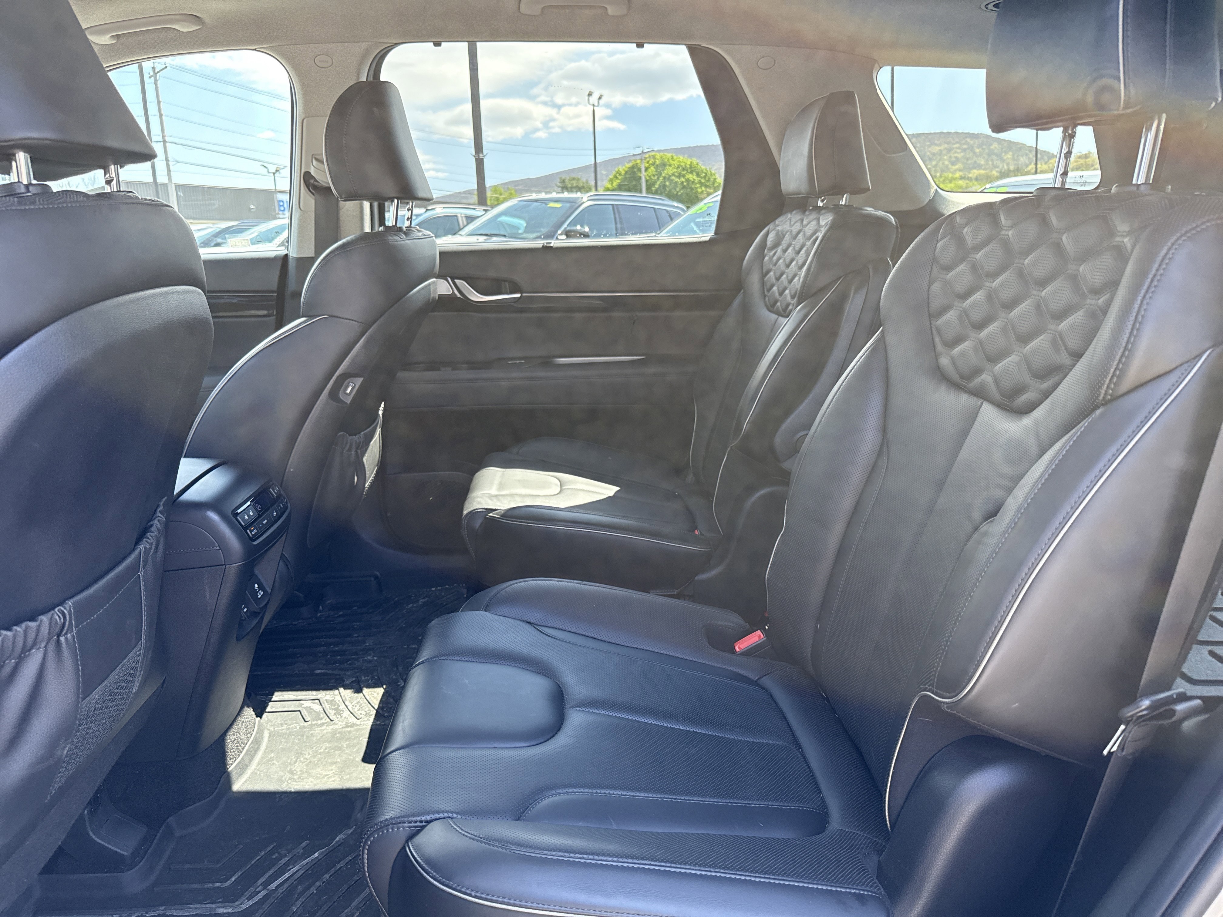 Used 2022 Hyundai Palisade Limited AWD/4WD image 13
