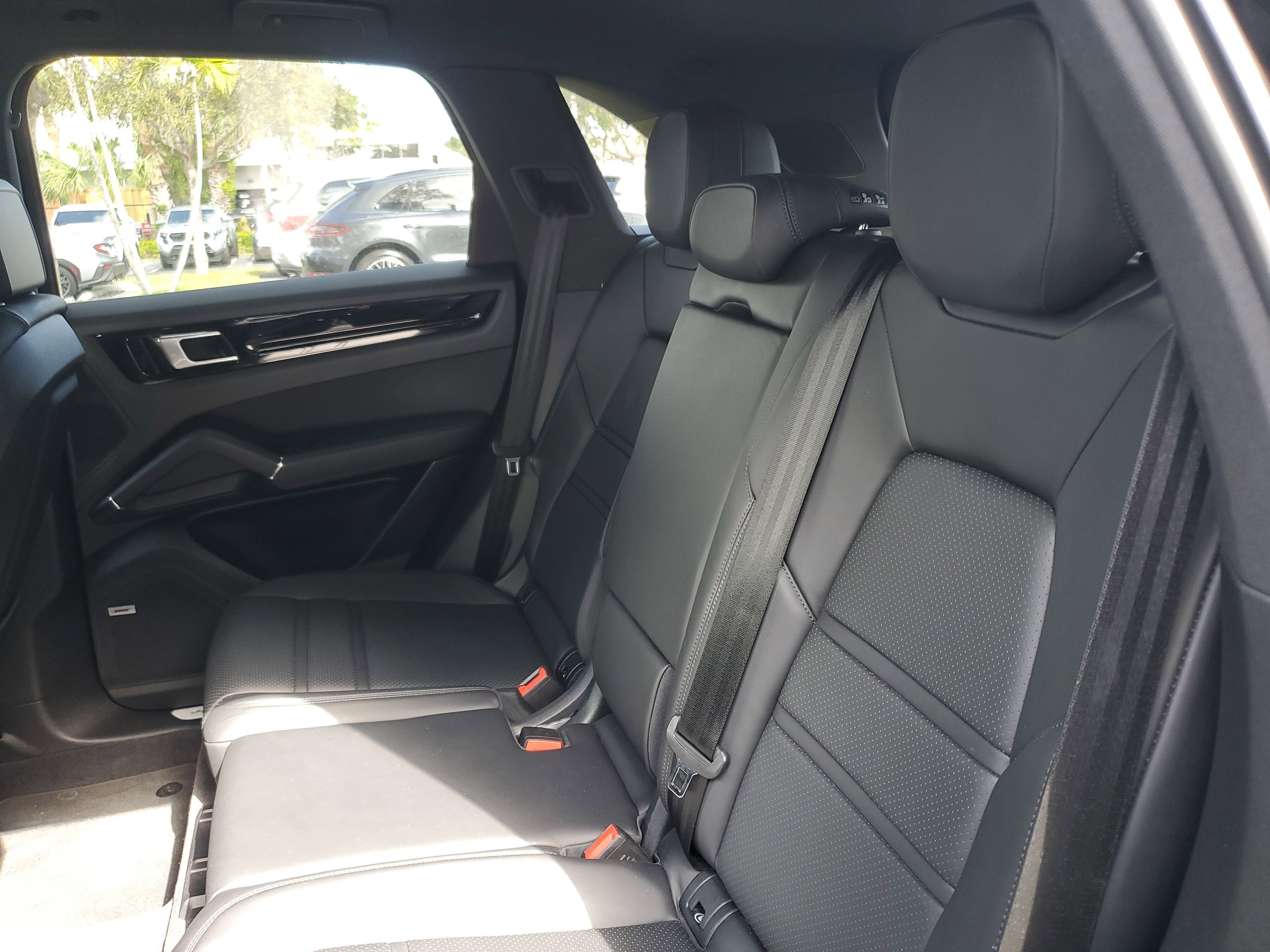 Used 2019 Porsche Cayenne Base image 3