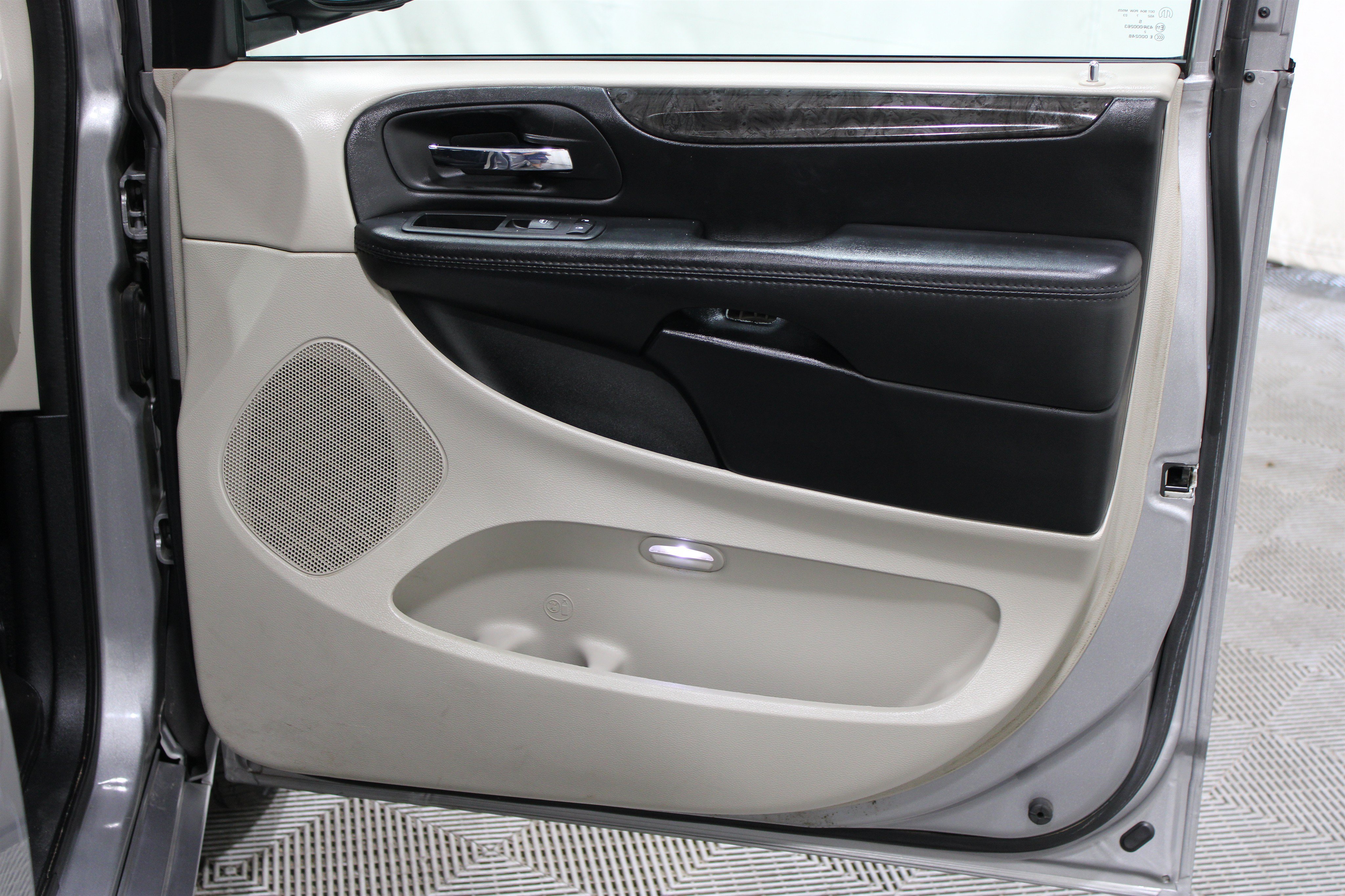 Used 2017 Dodge Grand Caravan SE w/ Power Window Group FWD image 24