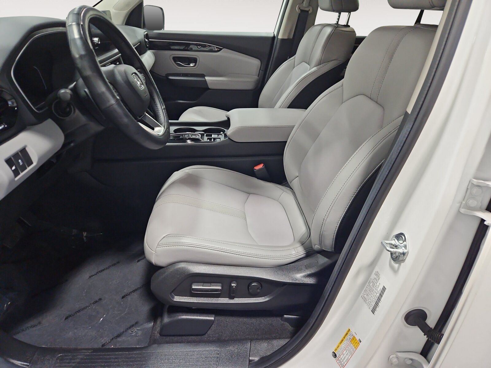 Used 2025 Honda Pilot EX-L image 9