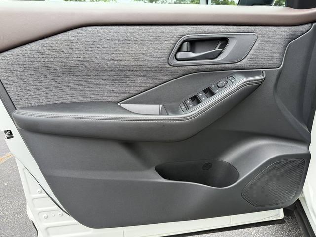 Used 2021 Nissan Rogue S FWD image 9