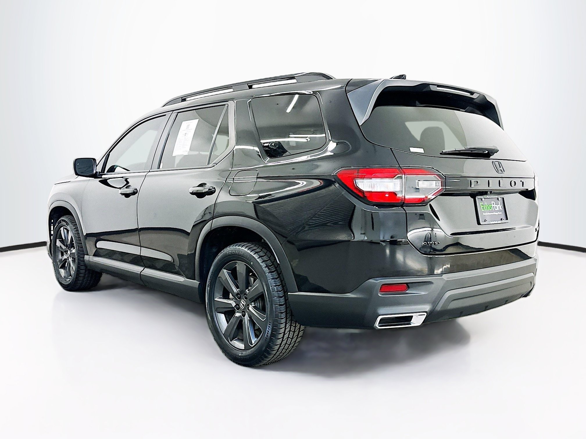 Used 2025 Honda Pilot Sport image 5