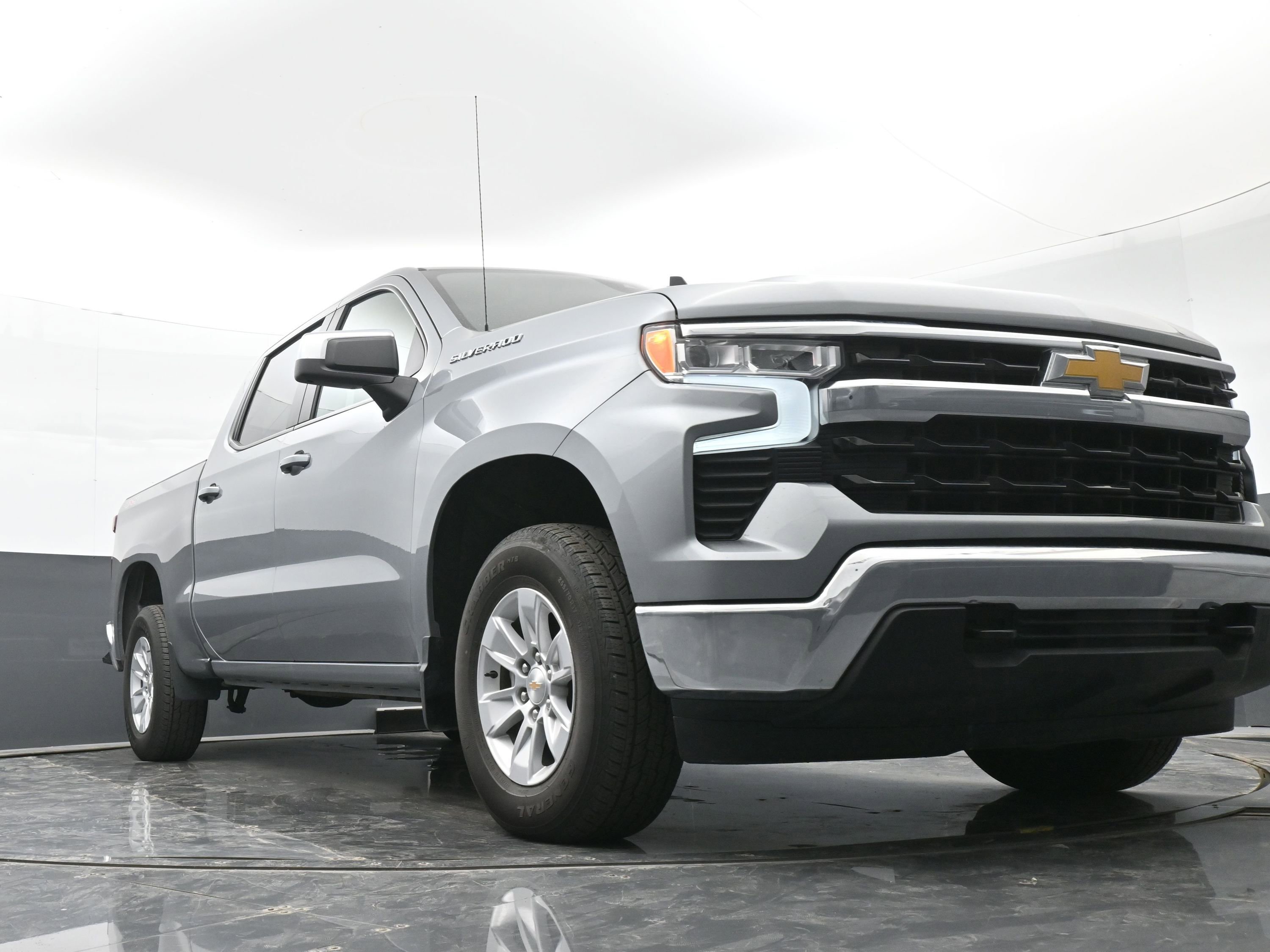 Used 2025 Chevrolet Silverado 1500 LT image 36